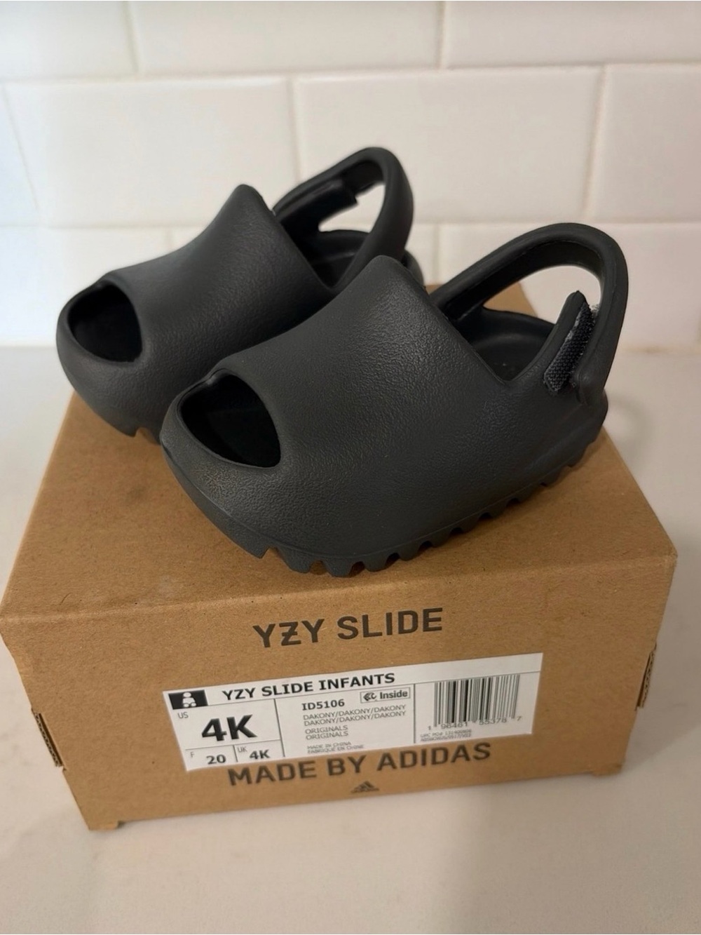 adidas YZY Slide Kids Sandals in Black - Infant